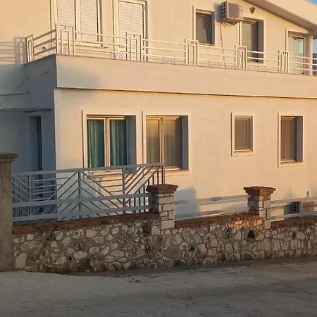 Elida Guest house