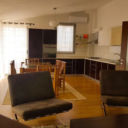 Elida Guest house Tragjas