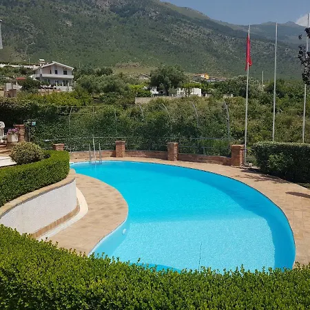 Elida 4*